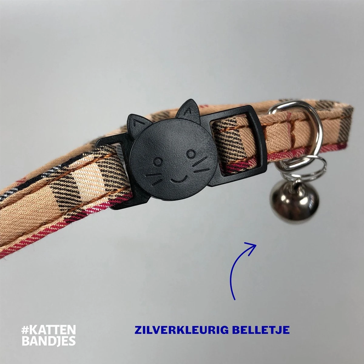 Halsband Kat | Kattenband | Kattenhalsbandje | Kitten | Kattenbandje Met Belletje | Kattenhalsbandjes Met Veiligheidssluiting In Dé Klassieke Beige Ruit 6 Halsband Kat | Kattenband | Kattenhalsbandje | Kitten | Kattenbandje Met Belletje | Kattenhalsbandjes Met Veiligheidssluiting In Dé Klassieke Beige Ruit - Afbeelding 4
