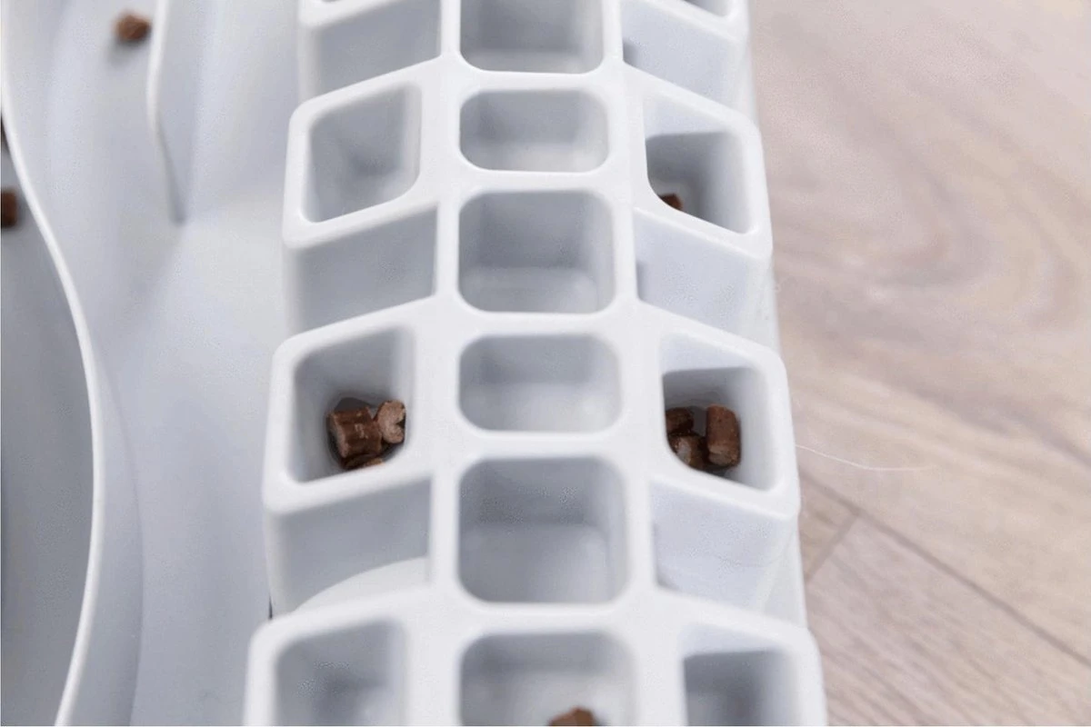 Trixie Cat Activity Fun Bord - 40X30 CM 4 Trixie Cat Activity Fun Bord - 40X30 CM - Afbeelding 2