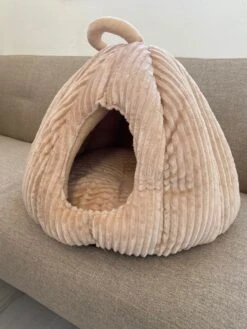 By Tiekeman Kattenmand Pompoen - Beige - Luxe Kattenmand - Kattenkussen - Anti Slip - 40x40x38 Cm -Winkel Voor Kattenbenodigdheden 900x1200 8